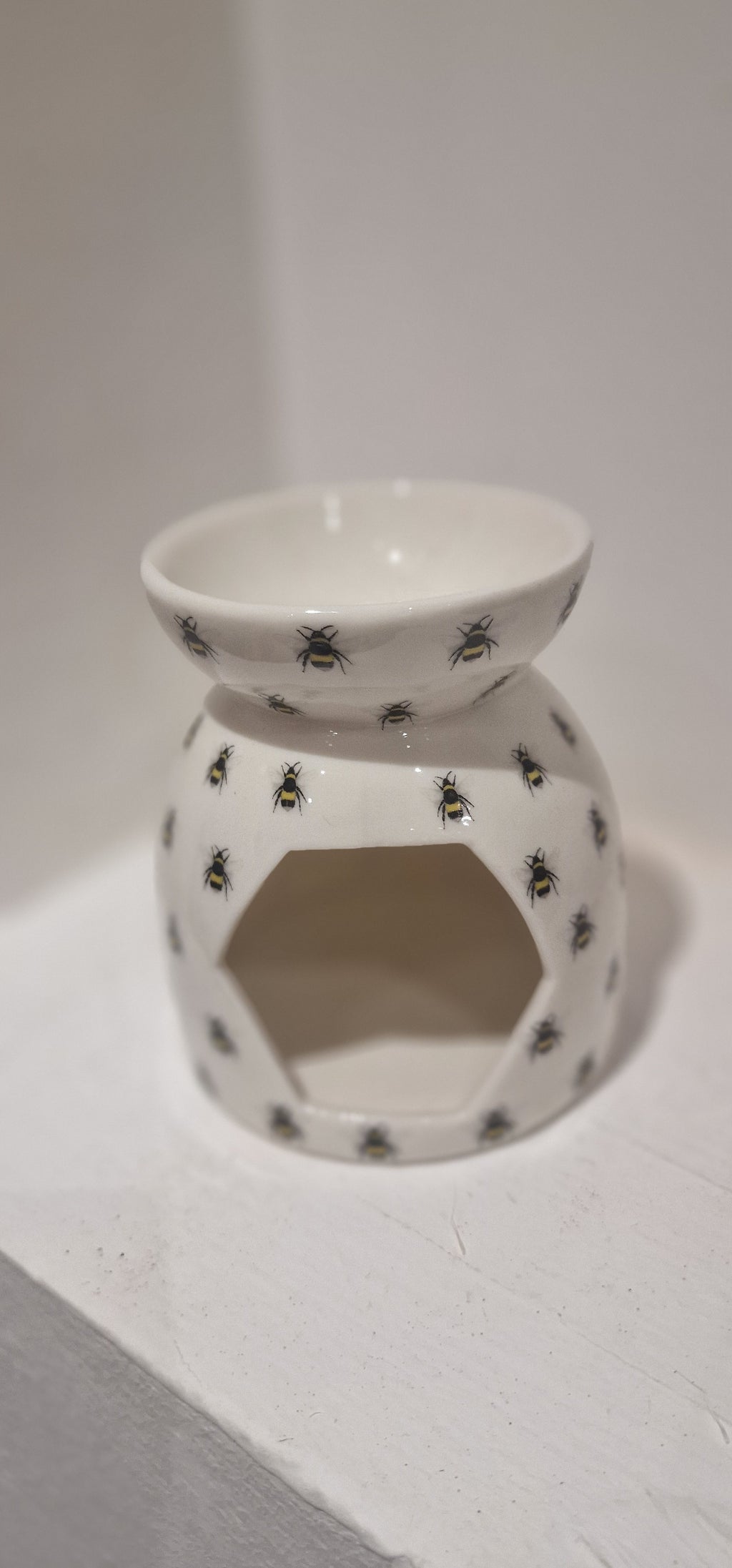 Ceramic bee oil burner