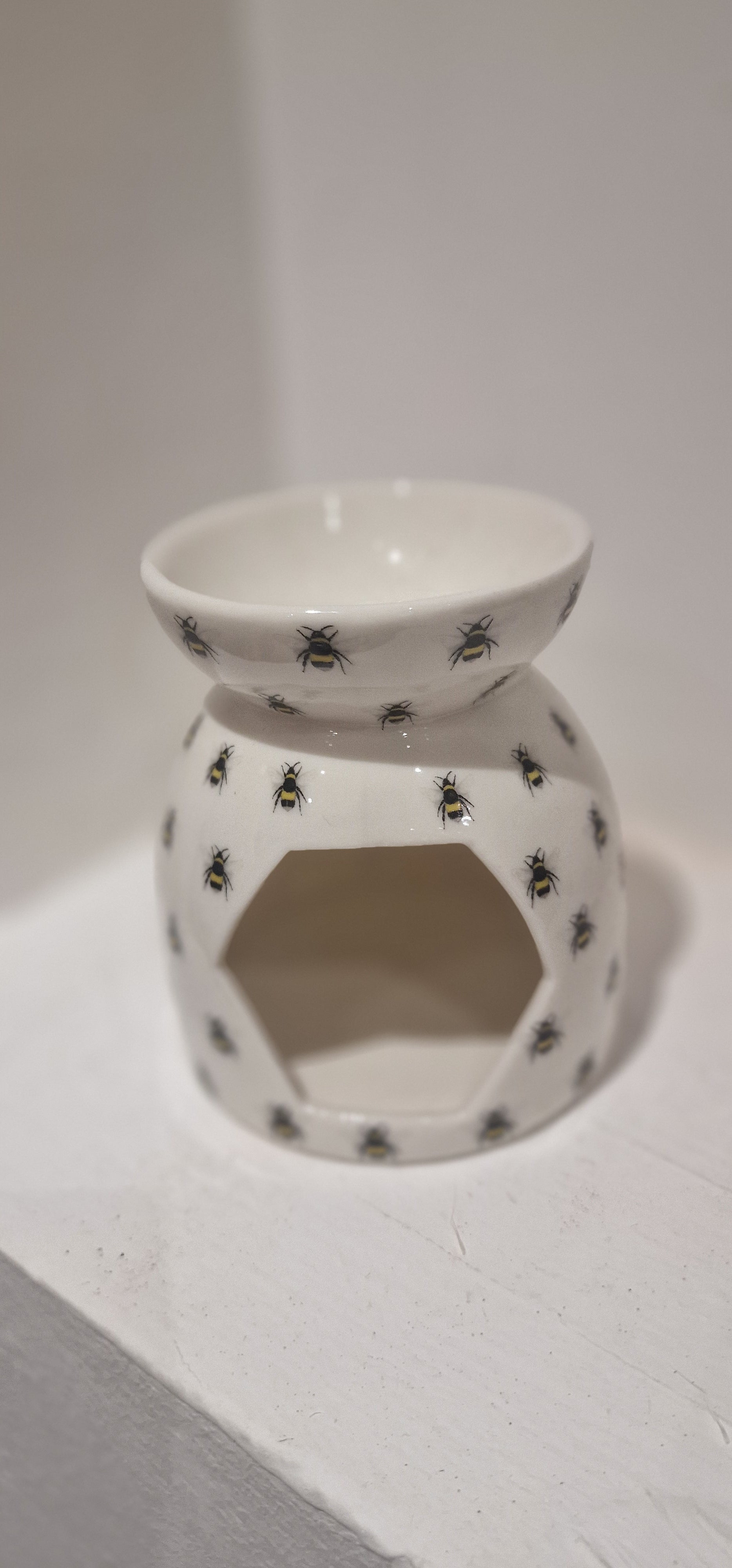 Ceramic bee oil burner