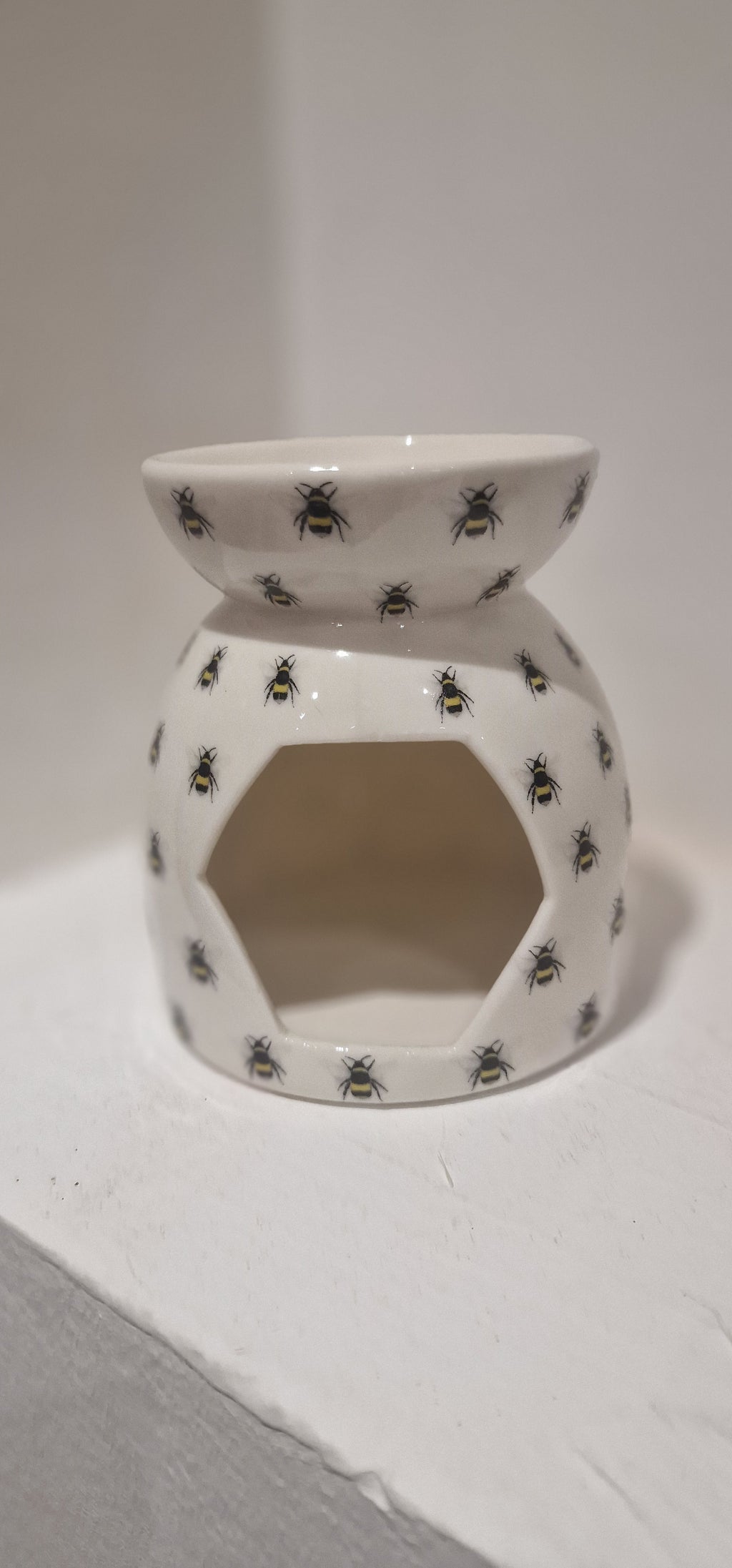 Ceramic bee oil burner