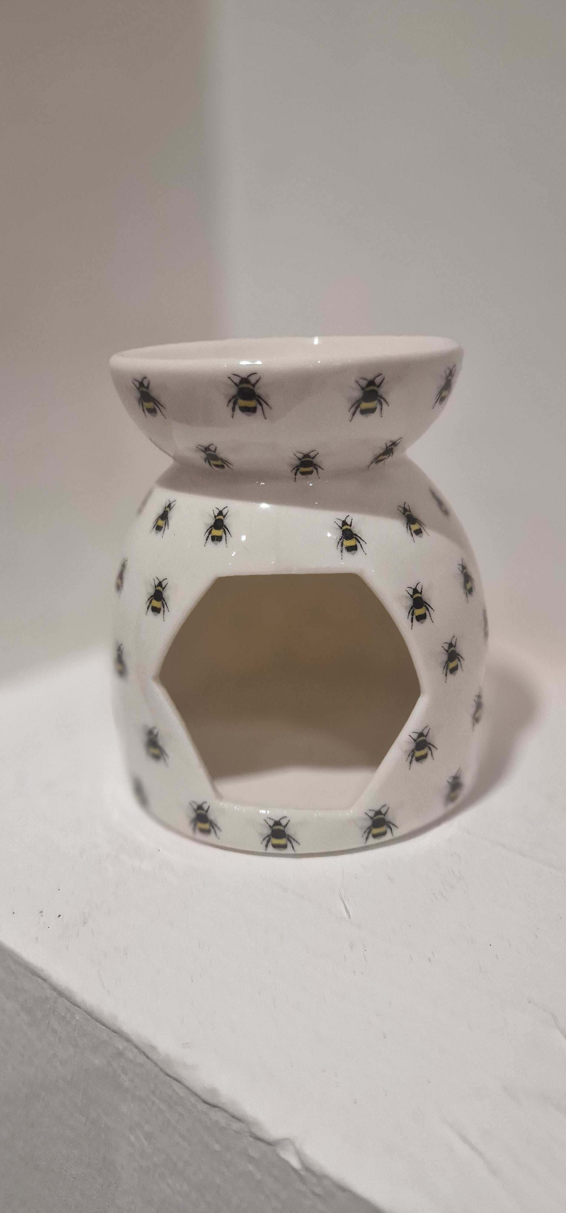 Ceramic bee oil burner