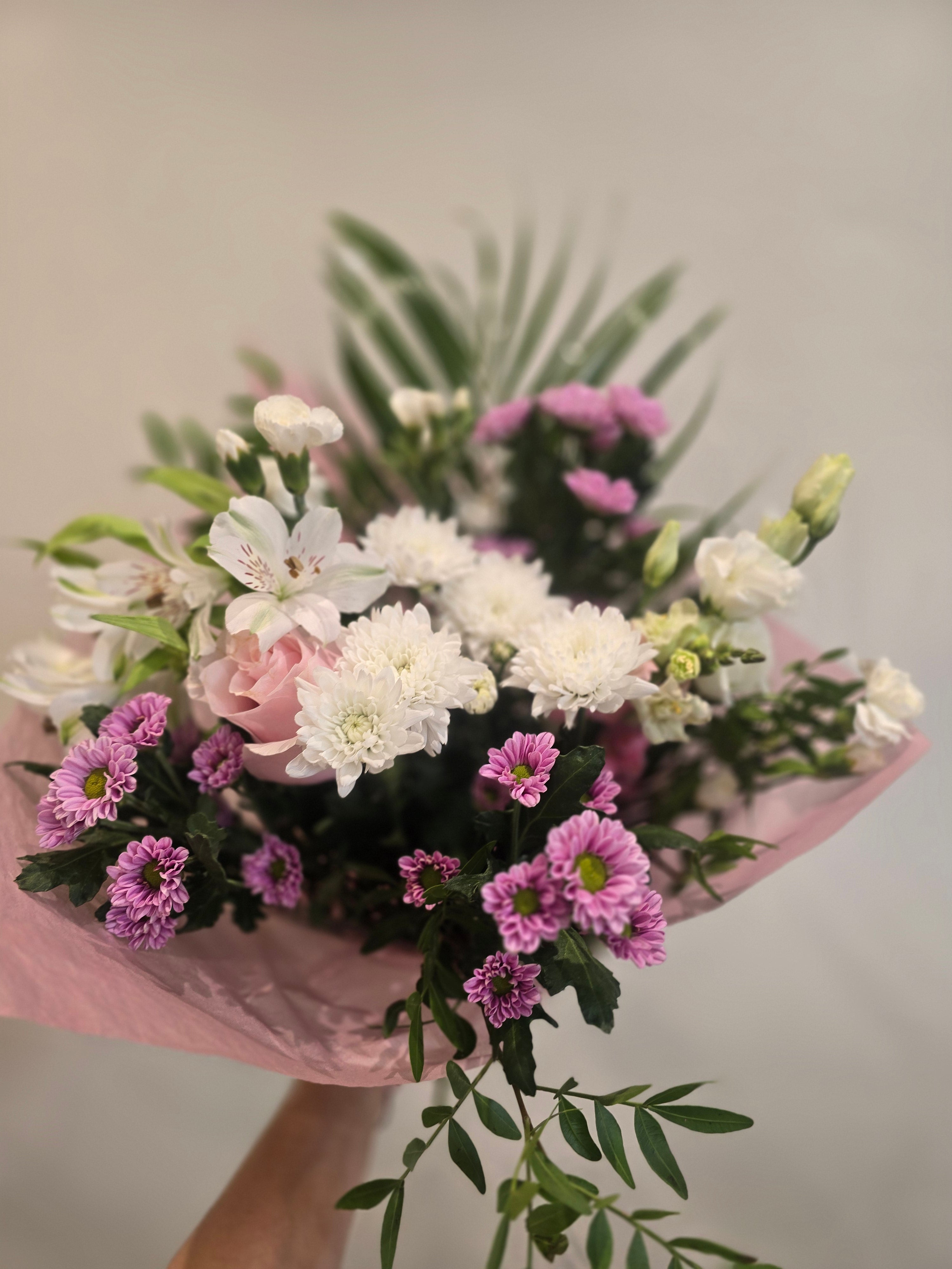 Seasonal Flowers

🎀 Beautifully wrapped and ready to gift